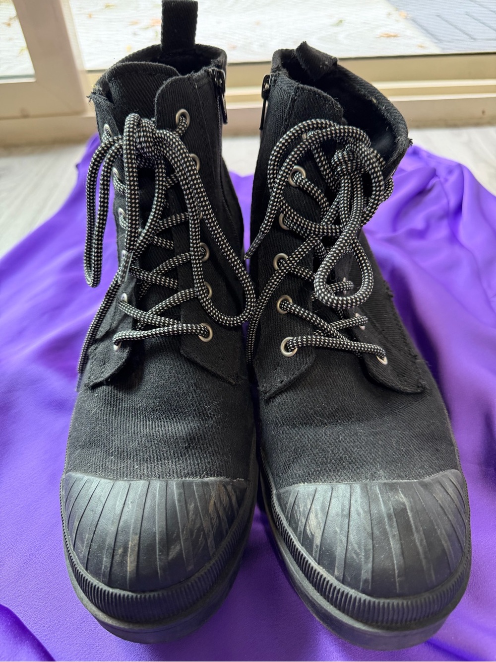 Black High-Top Canvas Lace-Up Shoes